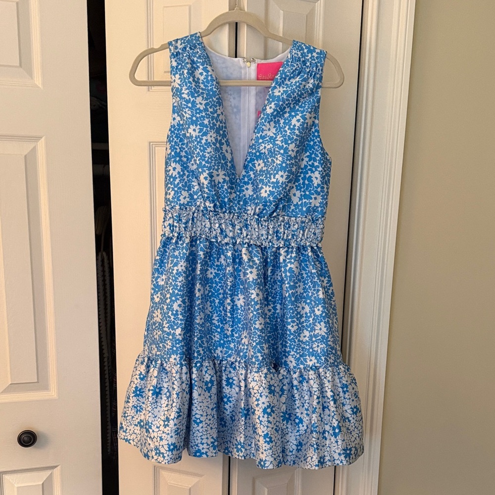 Lilly Pulitzer Stunning Blue and White Flower print Mini Dress Sz 4